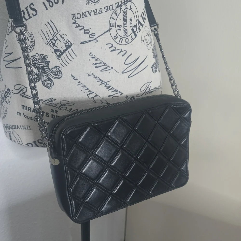 Michael Kors Black Diamond Quilted Crossbody Bag W/ Gunmetal Hardware (EUC)🩶🖤 - Picture 2 of 13